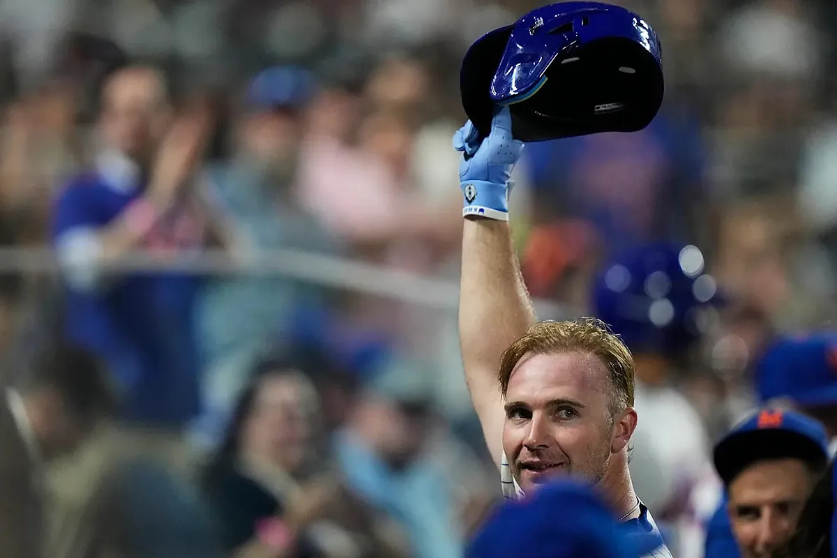 Pete Alonso celebrates with A.J. Minter before saying goodbye to the Mets