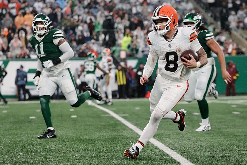 Shedeur Sanders is becoming an uncomfortable issue for Dillon Gabriel, who can no longer control the situation | Marca