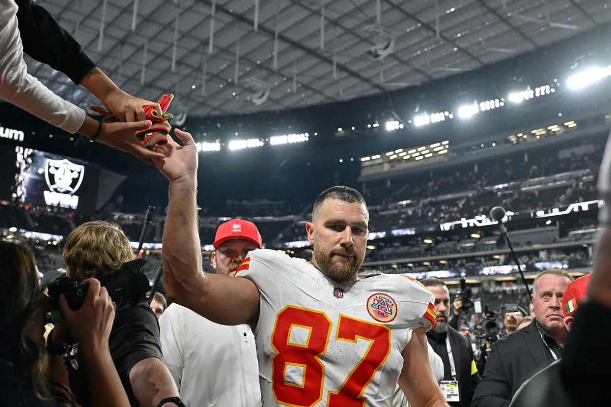 Travis Kelce's decision to stay with the Chiefs is strangely celebrated by one of his biggest rivals