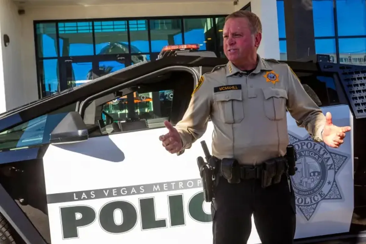 Mississippi police launch a manhunt to capture a group of monkeys infected with COVID-19 that escaped after the truck they were traveling in overturned