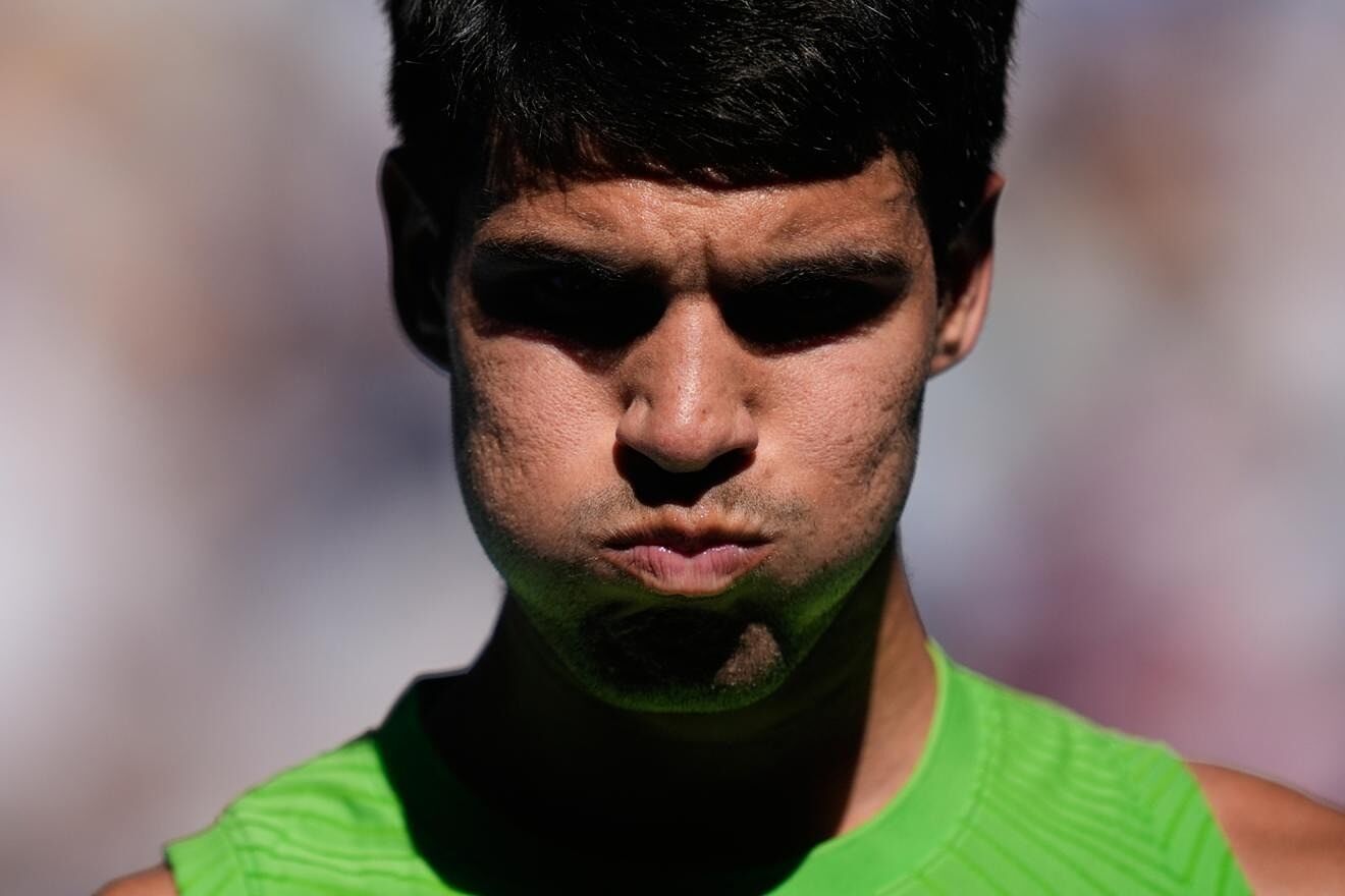 Alcaraz suffering in the heat.