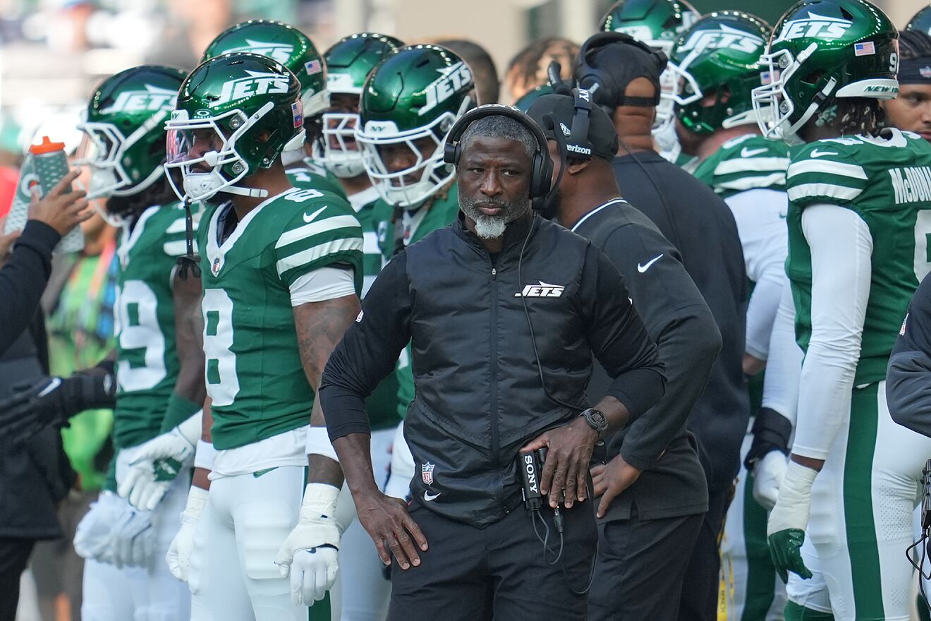 The New York Jets are 0-6 under Aaron Glenn