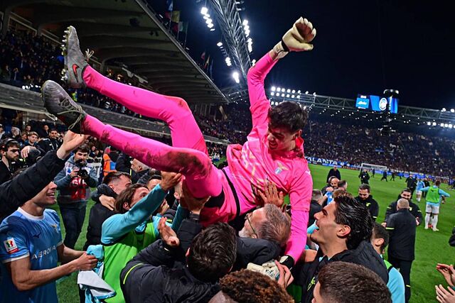 Motta, manteado por sus compa�eros