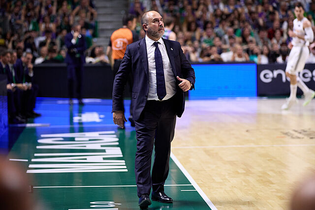 Chus Mateo durante el cuarto partido en el Carpena.