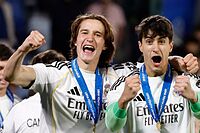 Joan Mart�nez, a la izquierda, celebrando junto a Javi Navarro el t�tulo de la Youth League.