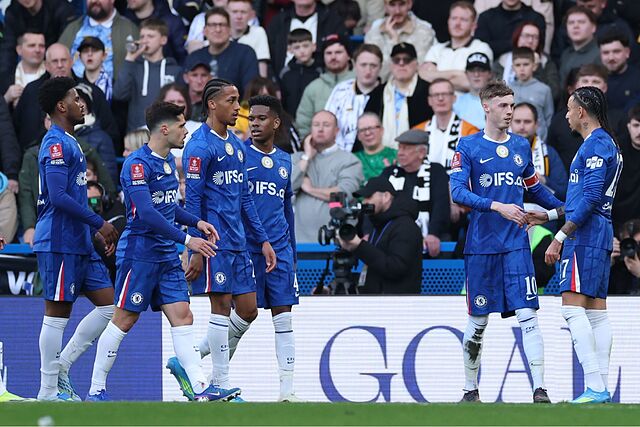 Los jugadores del Chelsea celebran el gol de Palmer