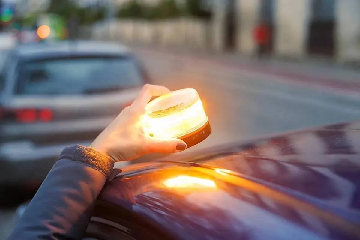 Necesitas una Baliza V16 de emergencia para el coche? Consíguela en el Amazon Prime Day 2026 por 14 euros