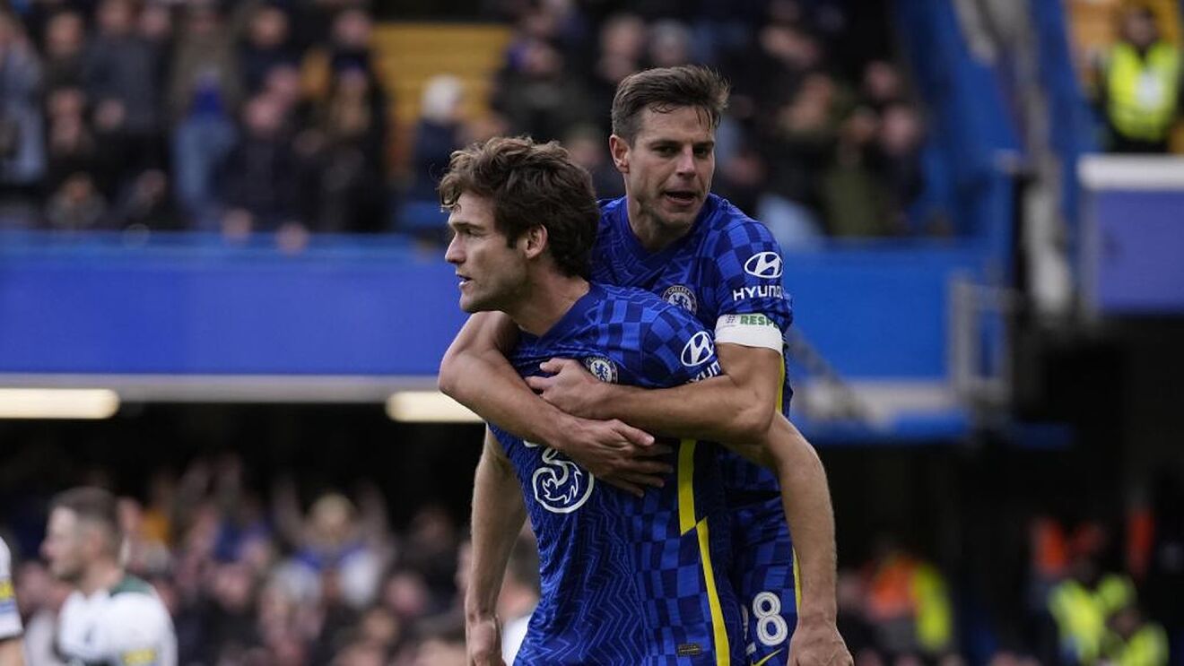 Marcos Alonso y Azpilicueta, durante un partido.