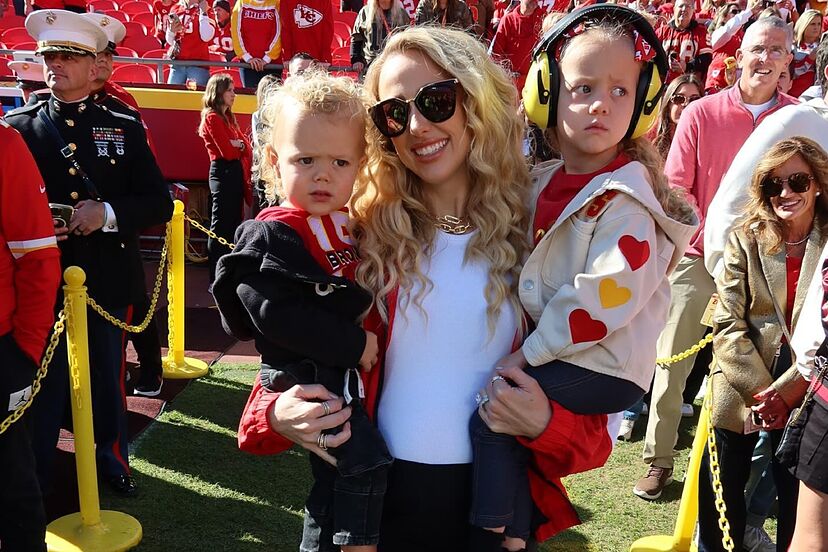 Brittany Mahomes' heartwarming pic with 'All her babies' melts hearts amid  reality show buzz | Marca