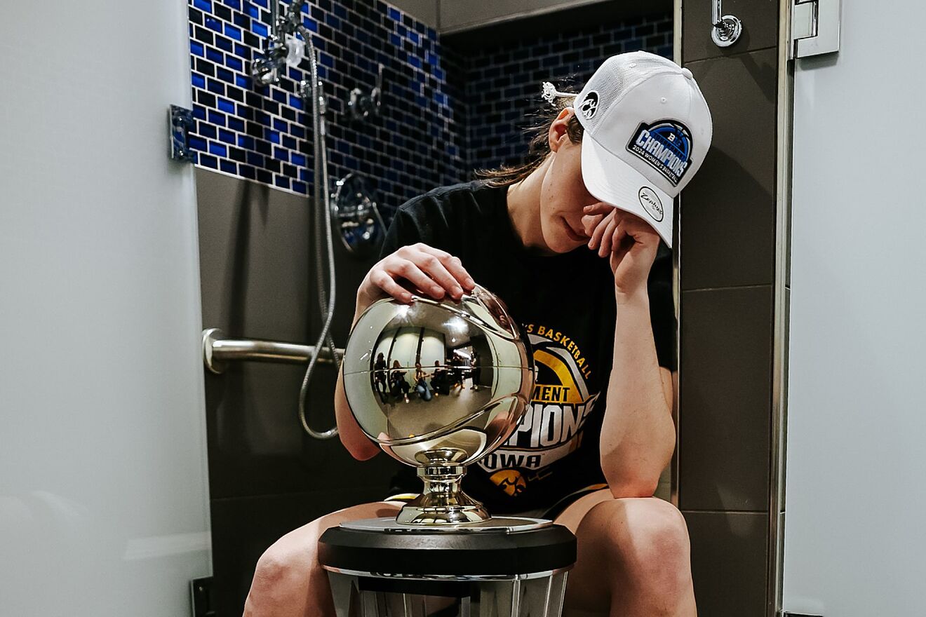 Caitlin Clark criticized for recreating Kobe Bryant's iconic...