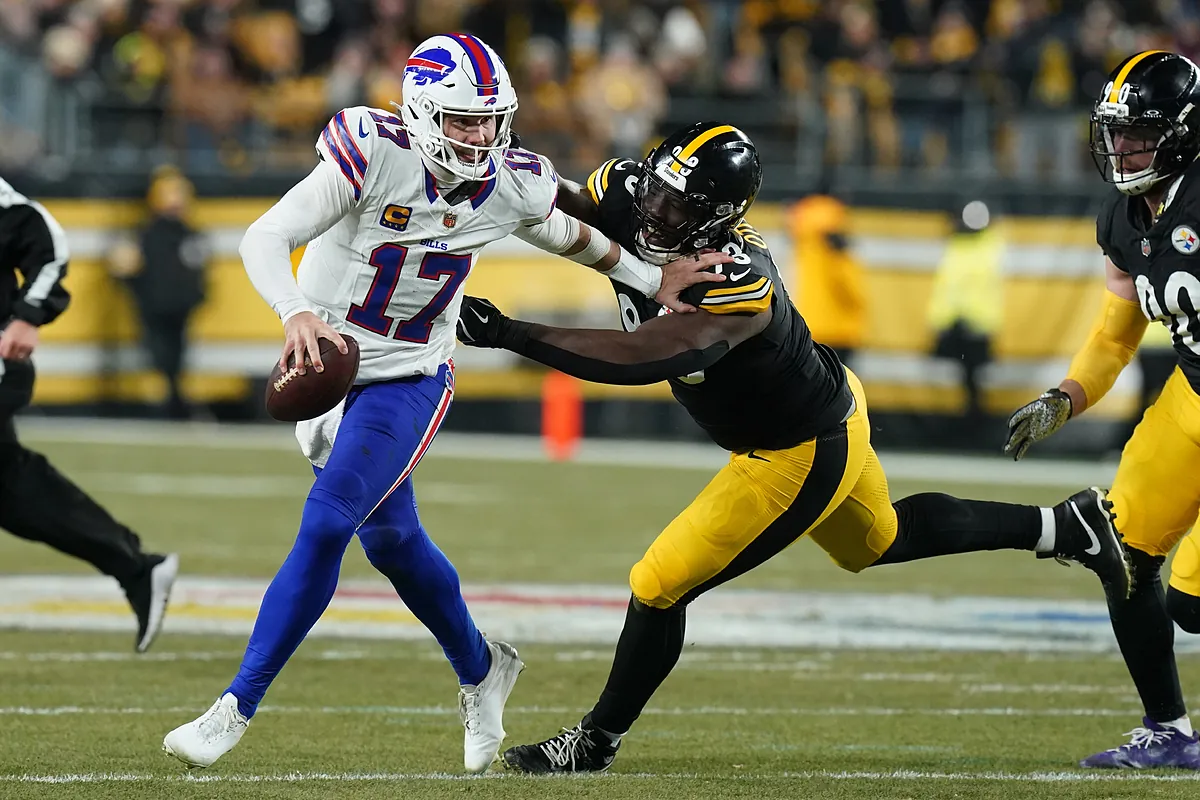 Bills legend sounds the alarm on Josh Allen's risky style as injuries mount in Buffalo