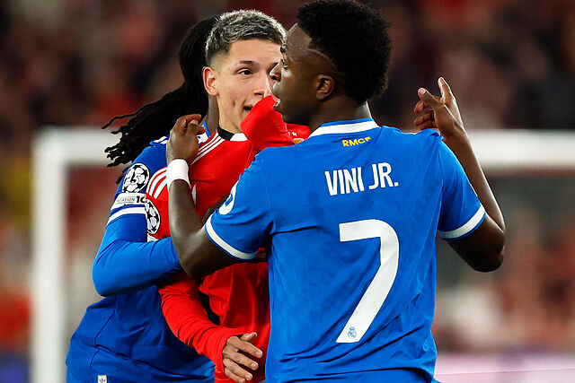 Prestianni y Vinicius, durante el encuentro de ida de la eliminatoria Benfica-Real Madrid.