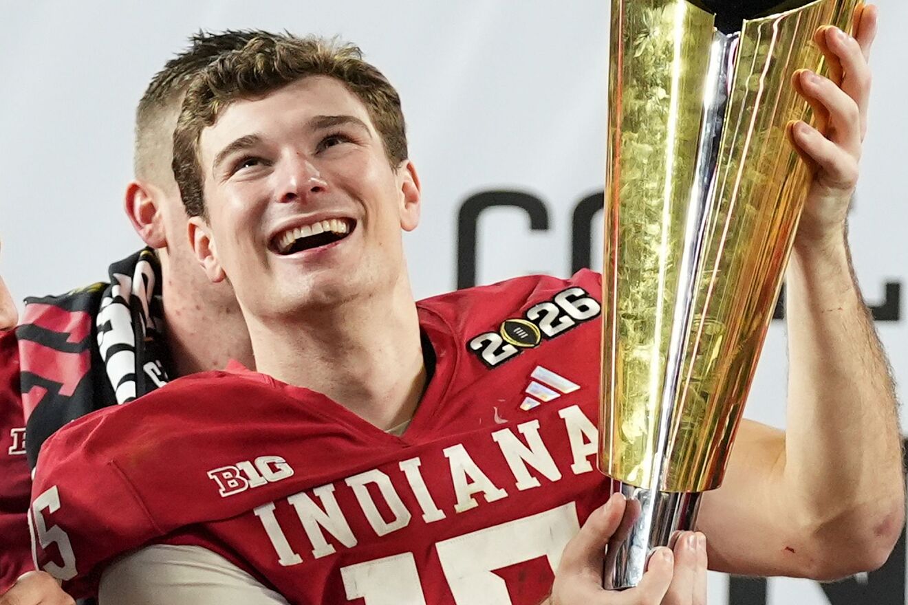 Fernando Mendoza was serenaded in Miami by Indiana fans celebrating a...
