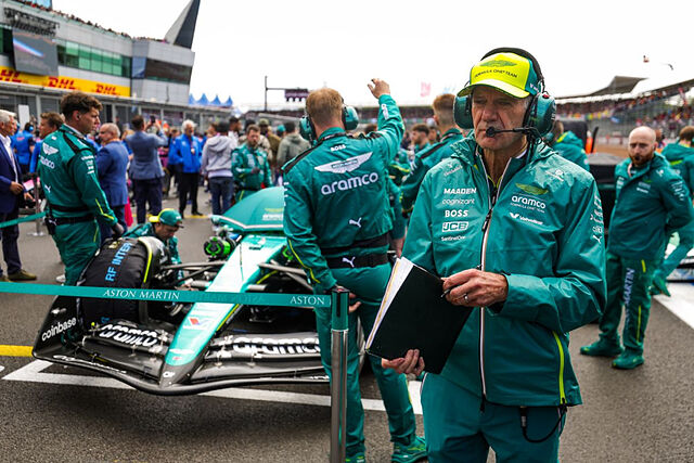 Newey, en la parrilla de una de las carreras.