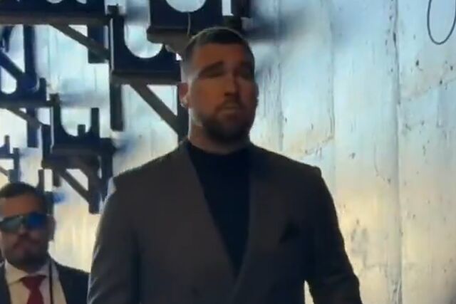 Travis Kelce arrives in a snazzy suit before the Chiefs-Bills game