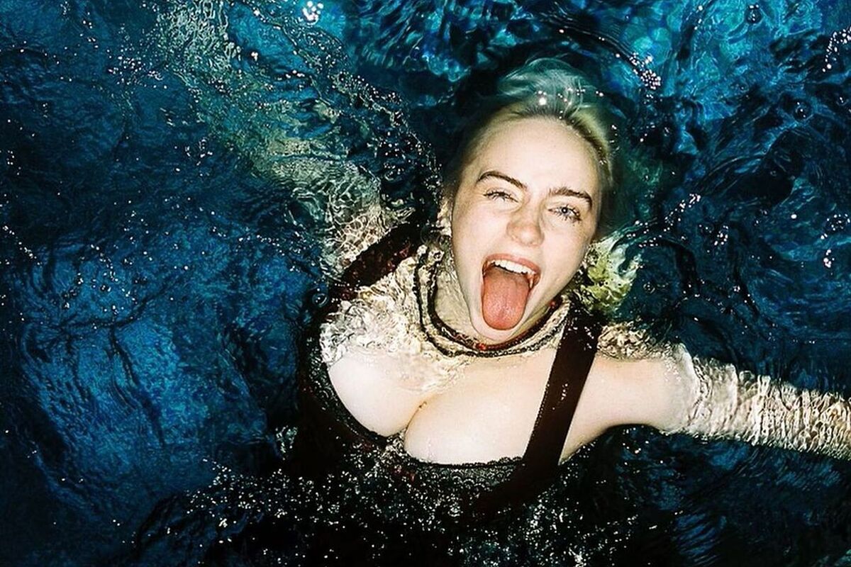 Billie Eilish's teasing lingerie video to promote her Valentine's Day perfume | Marca Billie Eilish's teasing lingerie video to promote her Valentine's Day perfume | Marca