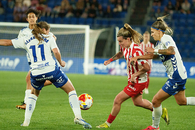 Rosa Oterm�n trata de zafarse de la oposici�n de Aleksandra Zaremba y Natalia Ramos