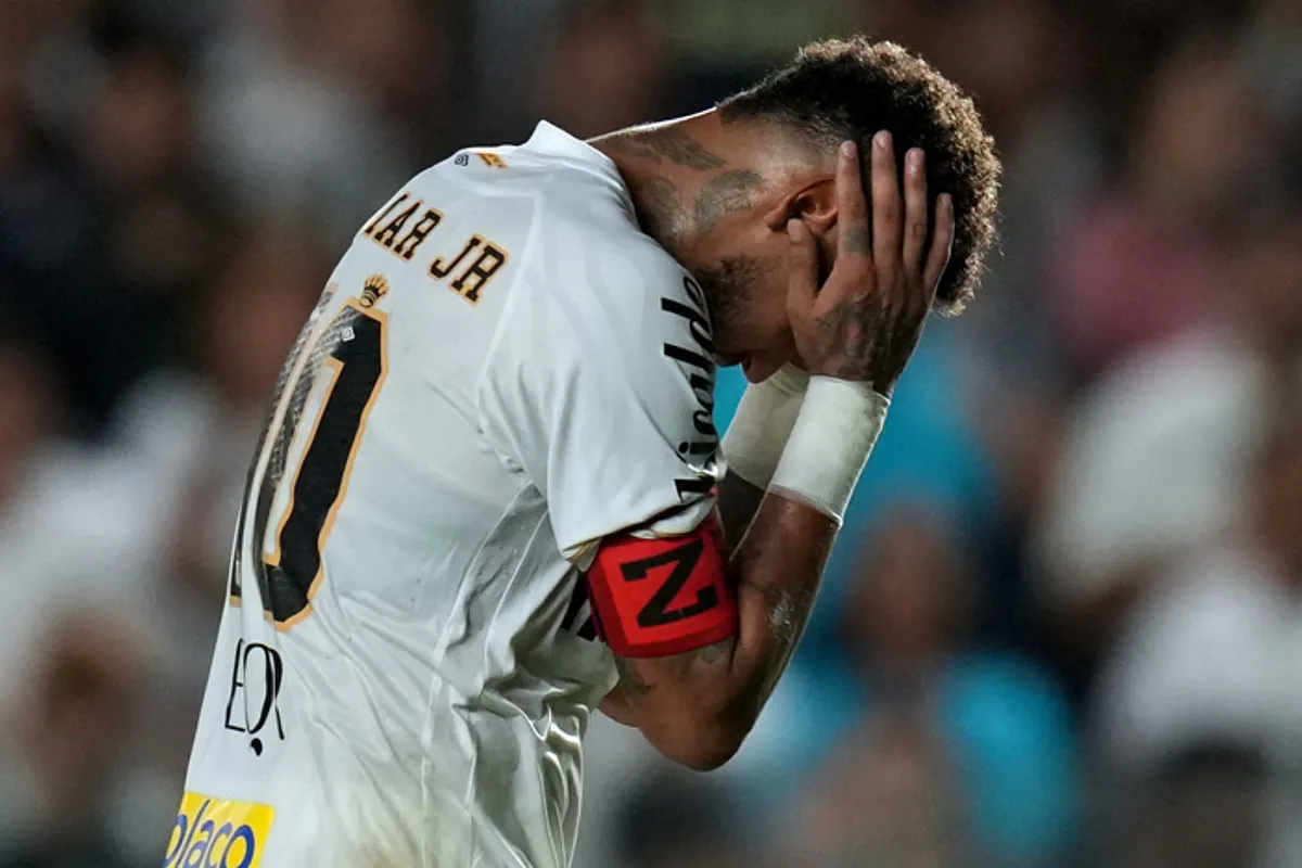 Neymar erupts at Santos fans as World Cup stakes intensify