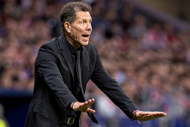 En Inglaterra acusan a Simeone de "juegos sucio" con el c�sped: "Es un fastidio"