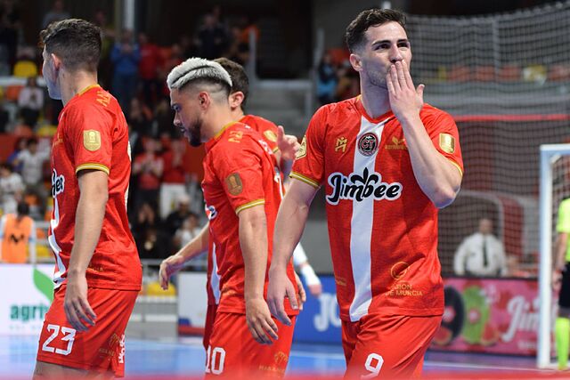 Pablo Ram�rez celebra el 2-0