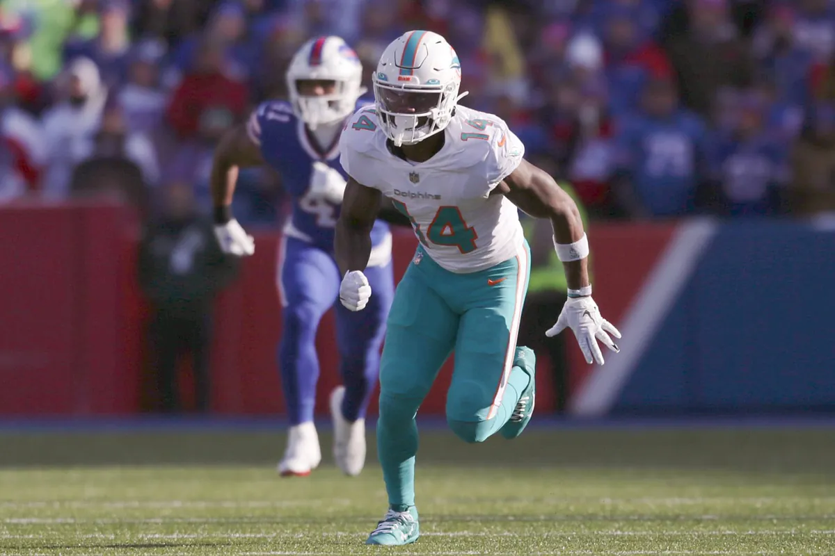 Former Miami Dolphins WR joins New England Patriots before Super Bowl