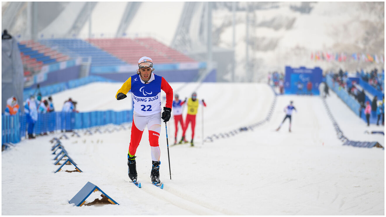 Pol Makuri, durante la media distancia de esqu� de fondo de Pek�n...