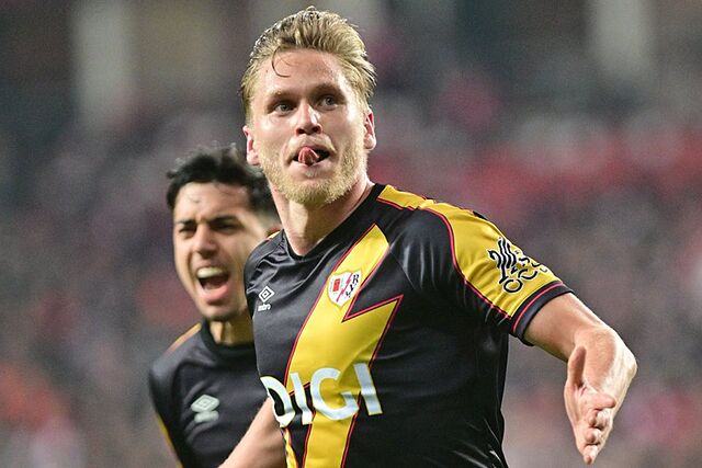 Alemao celebrando su primer gol.