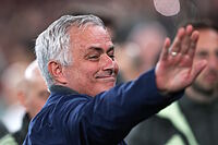 Benfica's head coach Jos� Mourinho arrives for a Champions League opening phase soccer match between SL Benfica and Real Madrid in Lisbon, Portugal, Tuesday, Feb. 17, 2026. (AP Photo/Pedro Rocha)