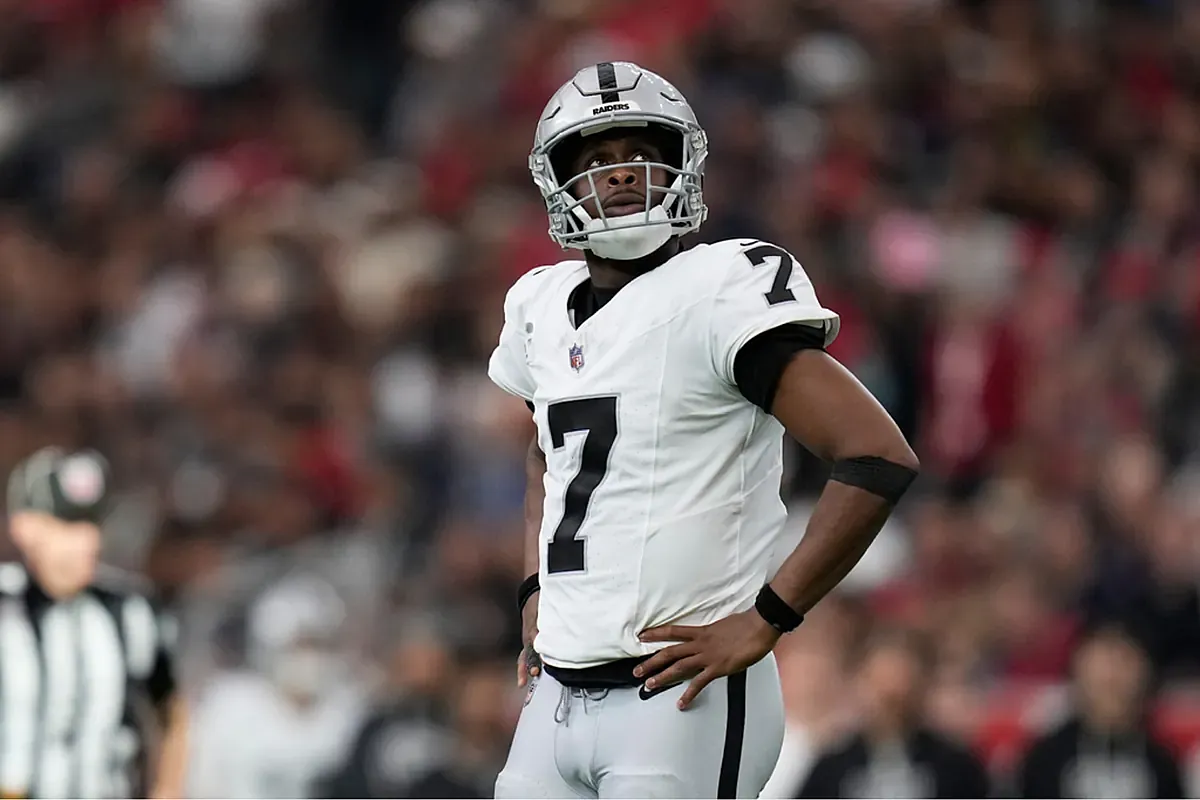 Wendy's epic tweet roasts Geno Smith after Raiders release, and the Internet reacts hilariously