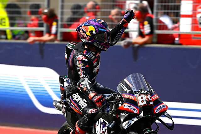 Mart�n celebra el triunfo al sprint en Austin.