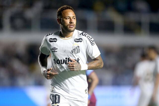 Neymar, en el partido contra Macar�.