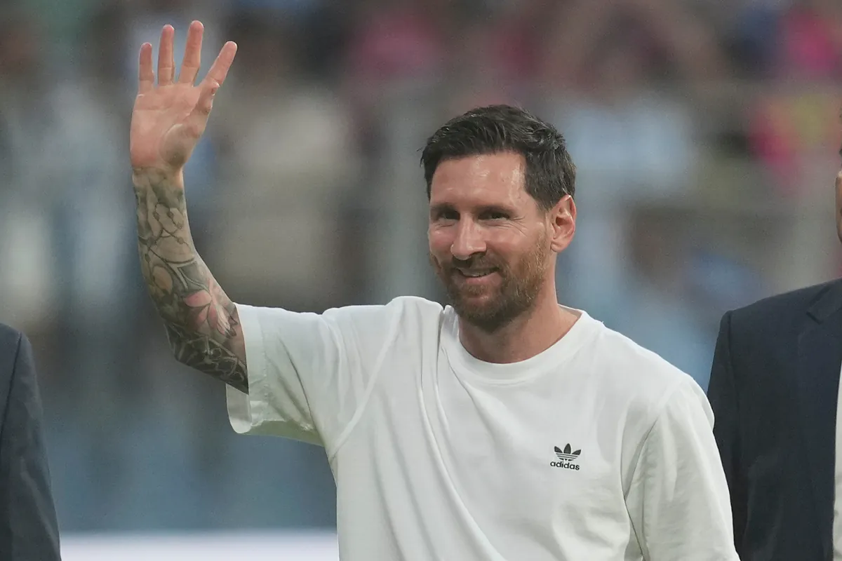 An owner's eye: Lionel Messi followed every play by Cornellà