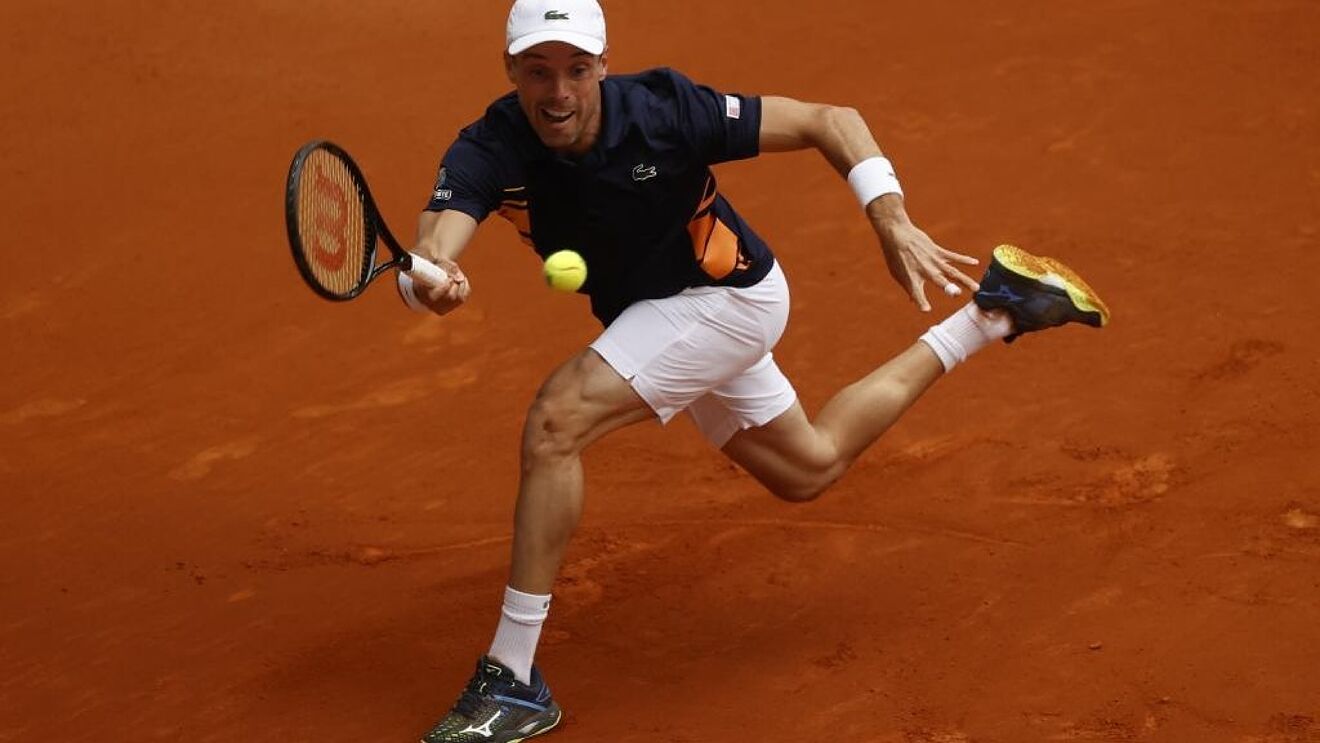 Roberto Bautista aplasta a Brooksby en su vuelta a las pistas