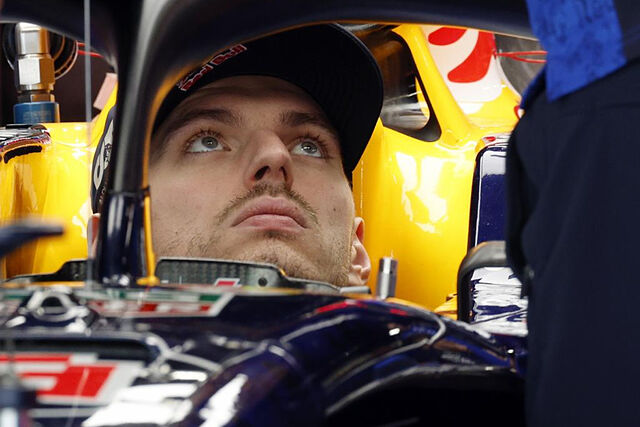 Max Verstappen, en el RB22.