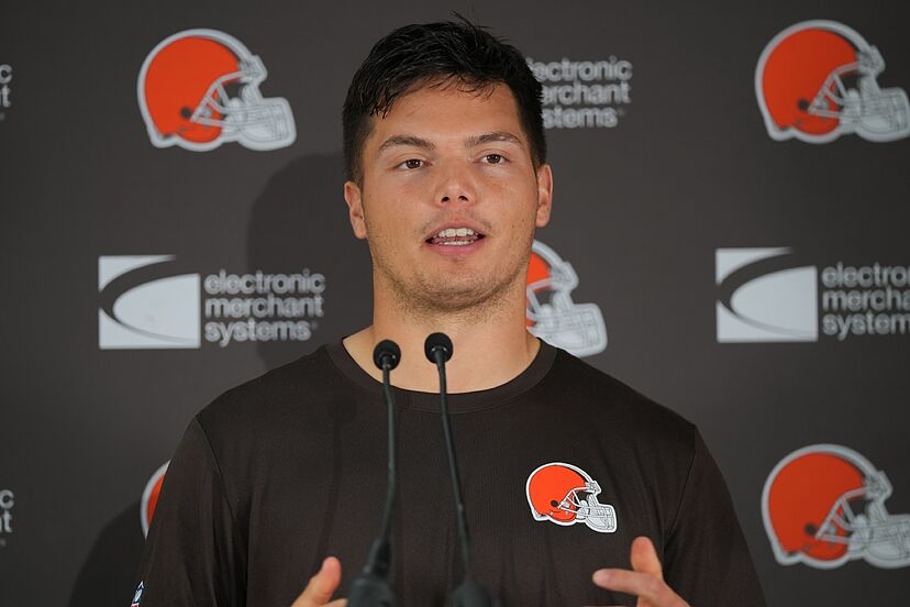 Dillon Gabriel looks to break a Browns' curse that has hunted Cleveland's  QBs for decades during their NFL starting debut | Marca