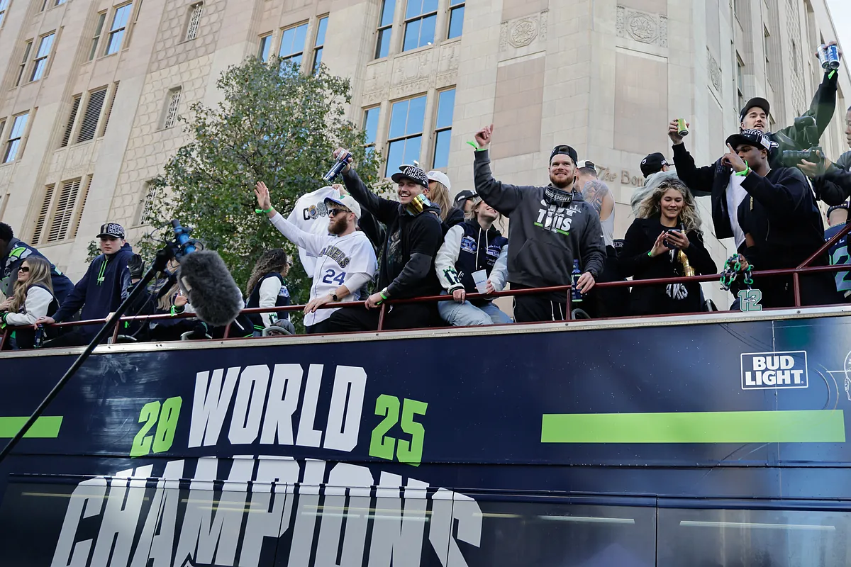 Seahawks Super Bowl parade: Over 1 million fans take to the streets to celebrate Seattle success