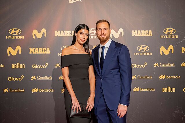 OBLAK Y SU NOVIA OLGA DANILOVIC.