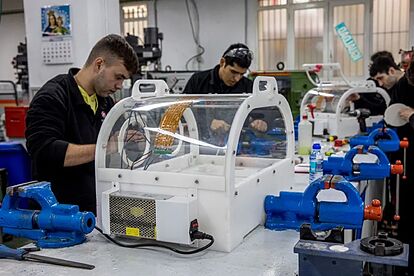 (min-width: 768px) 165px, 98px