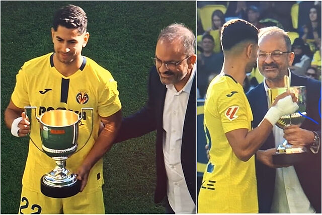 Ayoze P�rez recibe el Zarra de manos del director adjunto de MARCA, Emilio Contreras.