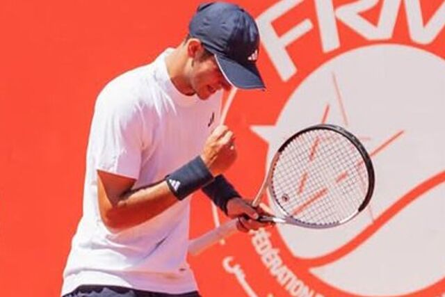 J�dar saca el pu�o.