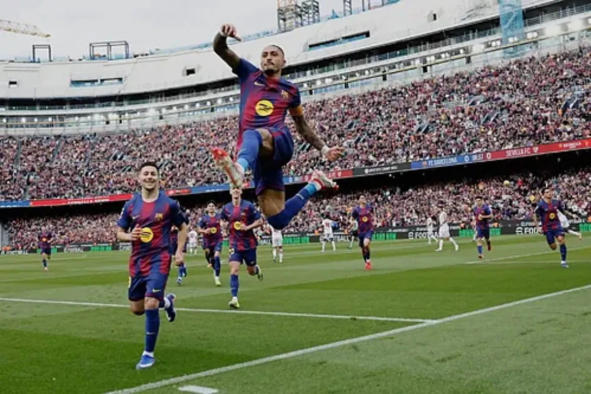 Raphinha scores a hat-trick to lead Barcelona's rout