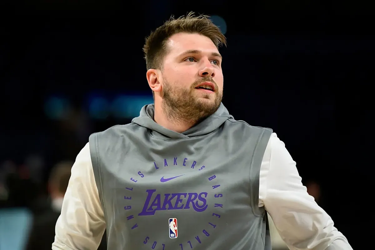 JJ Redick gets desperate when he can't find the formula to get LeBron James to connect with Luka Doncic