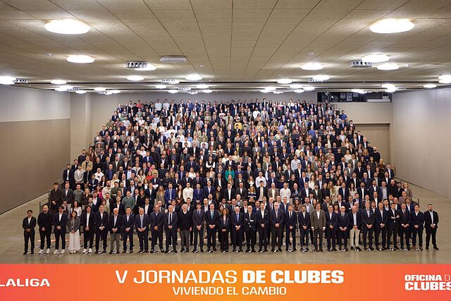 Imagen de familia de Vedici�n de la Jornada de Clubes de LaLiga.