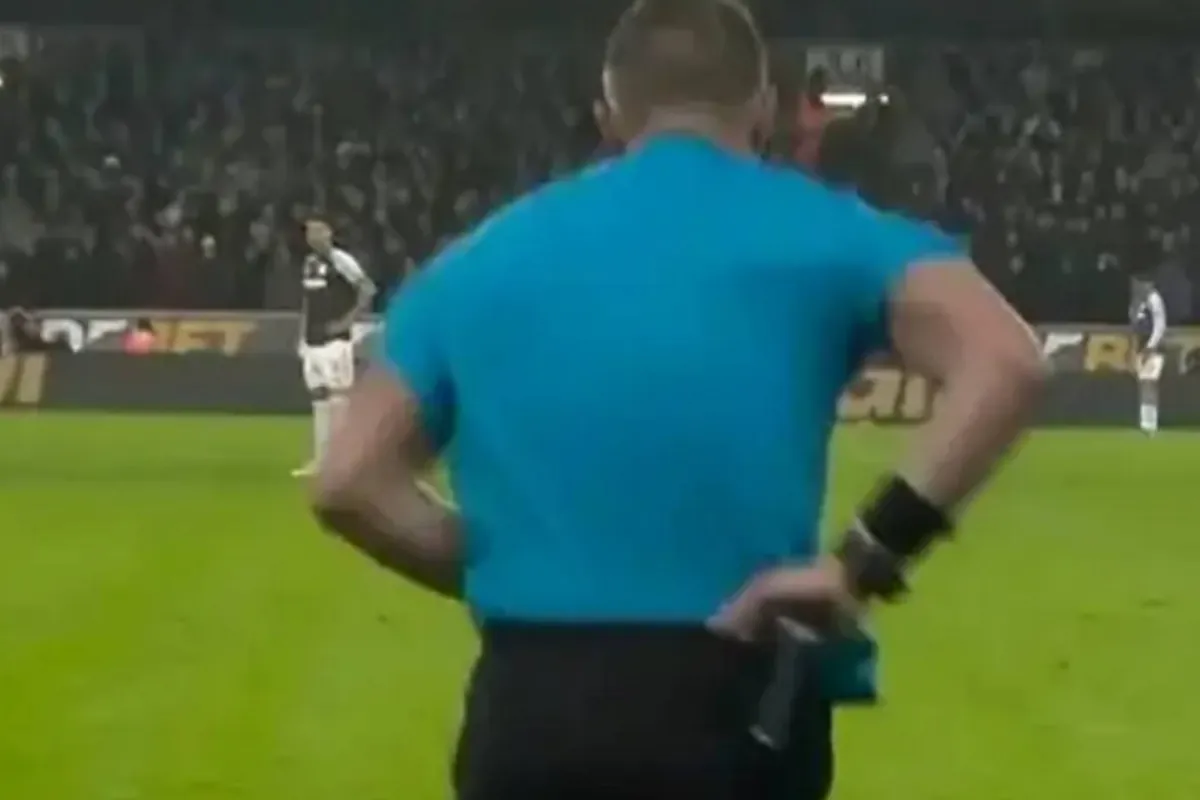 The most scatological break in the Premier League: "He was s***ing himself, he was s***ing himself...!"