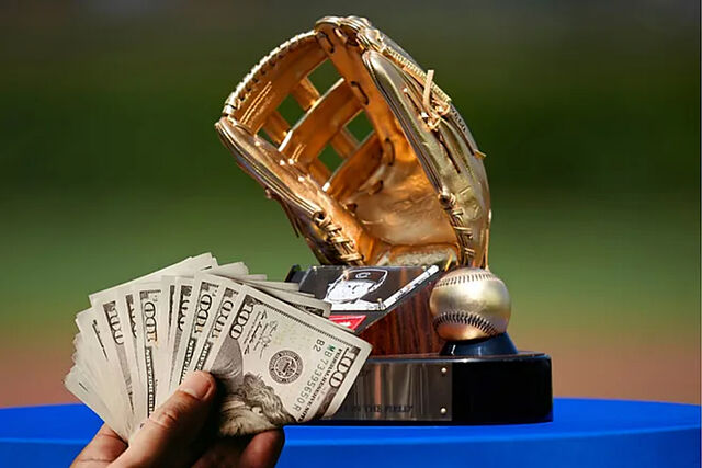 Cash prize at the Gold Glove 2025/