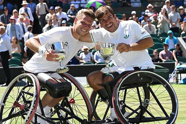 Mart�n de la Puente celebra el triunfo en Wimbledon.