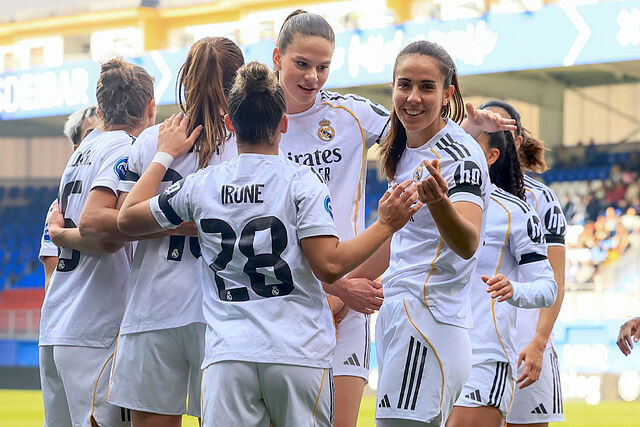 Roc�o G�lvez celebra un gol ante el Eibar en Ipur�a