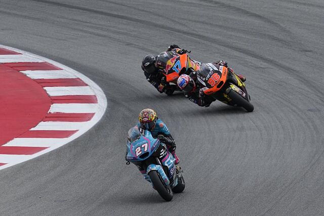 Dani Holgado, delante de Dixon y Dani Mu�oz.