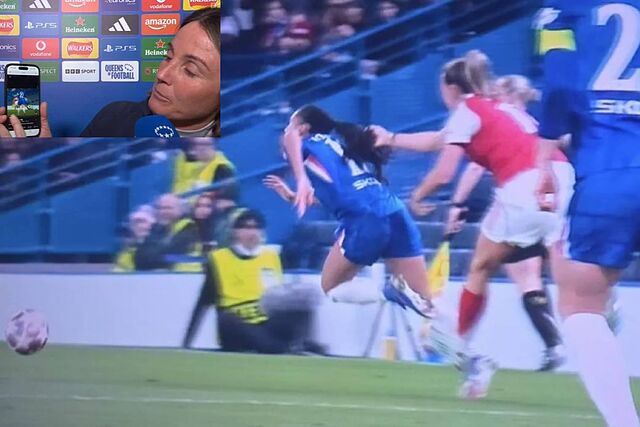 El tir�n de pelo a Alyssa Thompson y Sonia Bompastor en rueda de prensa