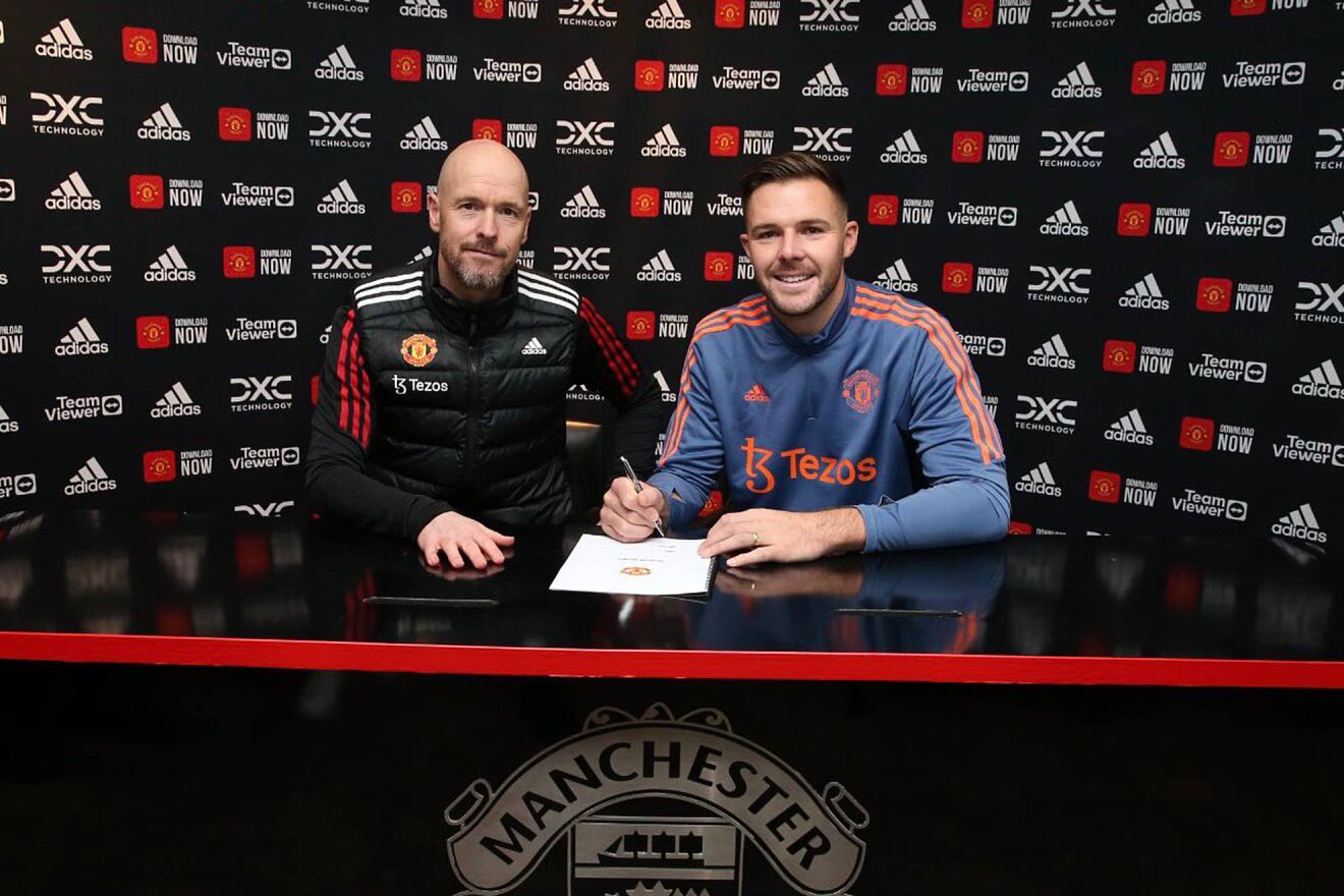 Ten Hag y Butland durante la presentaci�n del portero con el...